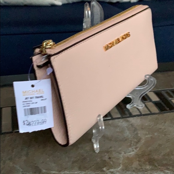 Michael Kors Jet Set Lg Three QTR Zip Wallet - Picture 7 of 16